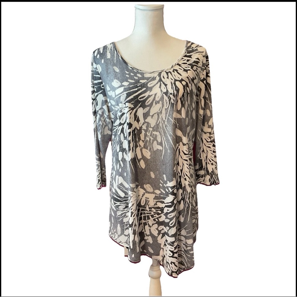 Clara Sun Woo Women’s Size Large Long Irregular Hem Black Gray White Blouse